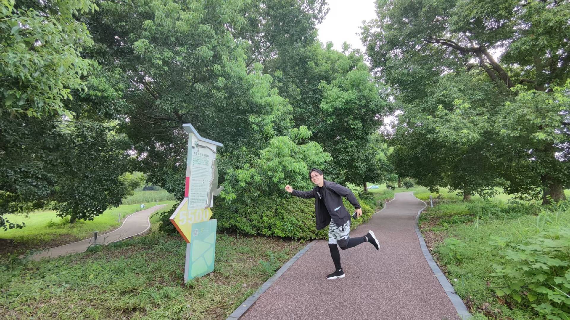 007_公园路牌指示.jpg